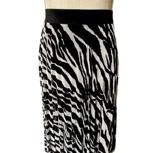 KNOW • ONE • CARES Skirt